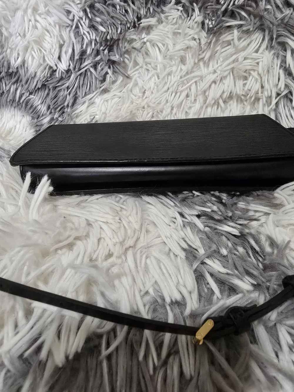 Pre Owned Louis Vuitton Black Epi Leather Shoulder Clutch - Picture 4 of 14